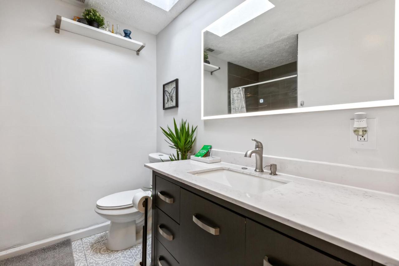 Pristine Townhouse With Rooftop Deck Near Canton! ボルティモア エクステリア 写真