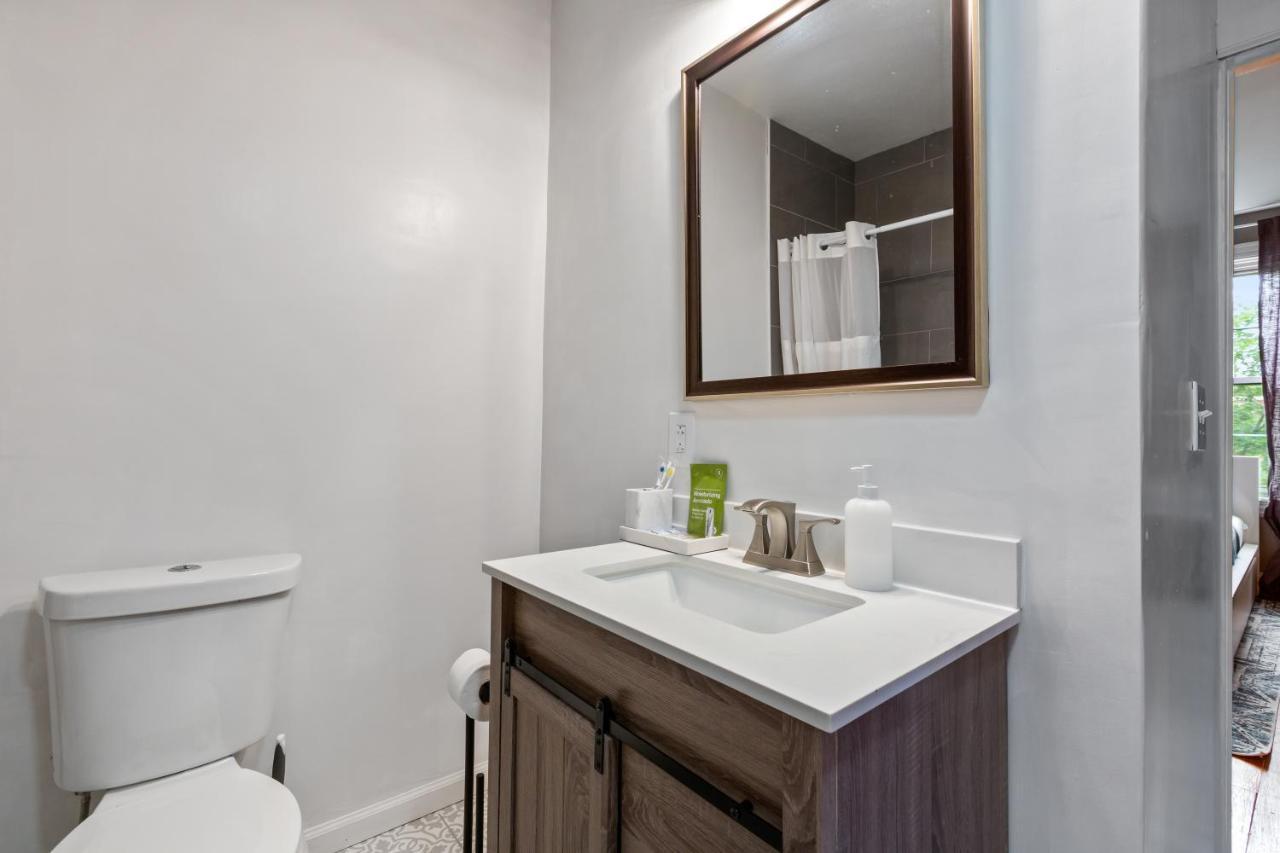 Pristine Townhouse With Rooftop Deck Near Canton! ボルティモア エクステリア 写真
